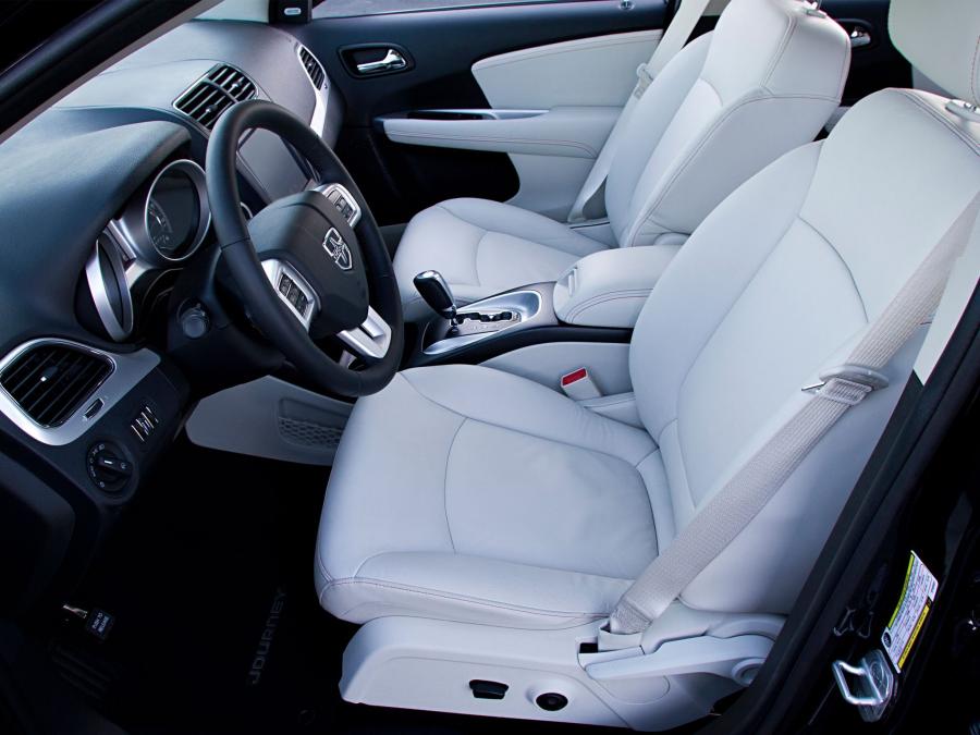  Dodge Journey 2010 года  (фото 2 из 10)